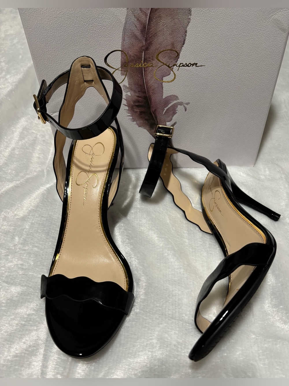 JESSICA SIMPSON black patent sandal 3-1/2”heel ankle strap with scalloped trim - Picture 7 of 12